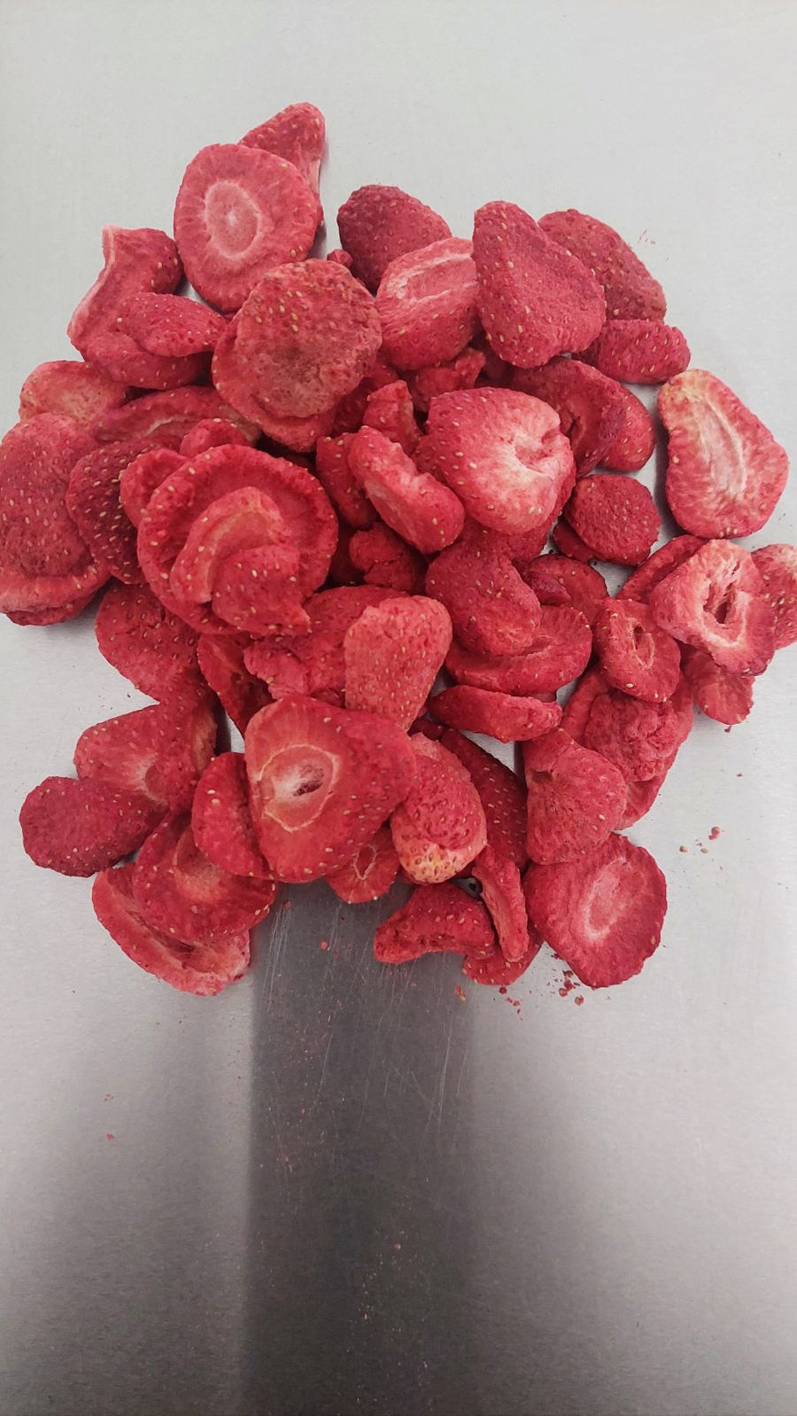 B-Ware Gefriergetrocknete Bio Erdbeerchips 50g (Kurzes MHD und Nicht mehr knusprig).