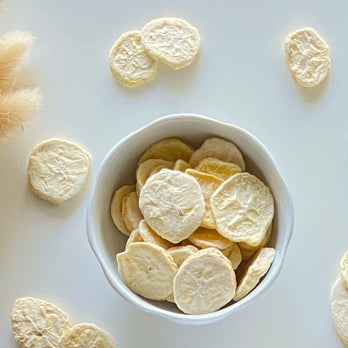 Gefriergetrocknete Bananenchips.